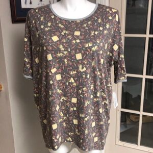 3/$15 ❤️ 12/17  NWT lularoe Irma shirt L 14